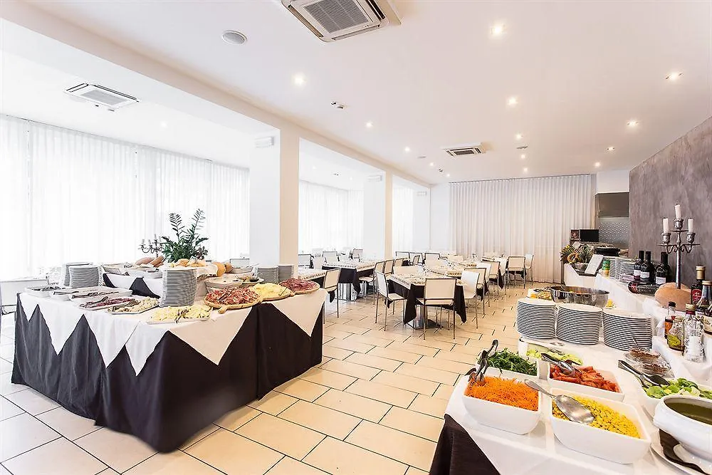 צ'סנטיקו Color Mokambo Shore Family Hotel 3*,  איטליה
