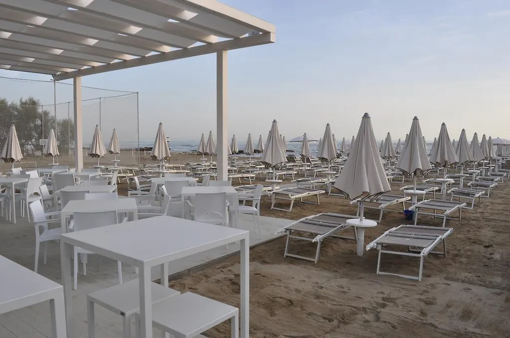 צ'סנטיקו Color Mokambo Shore Family Hotel
