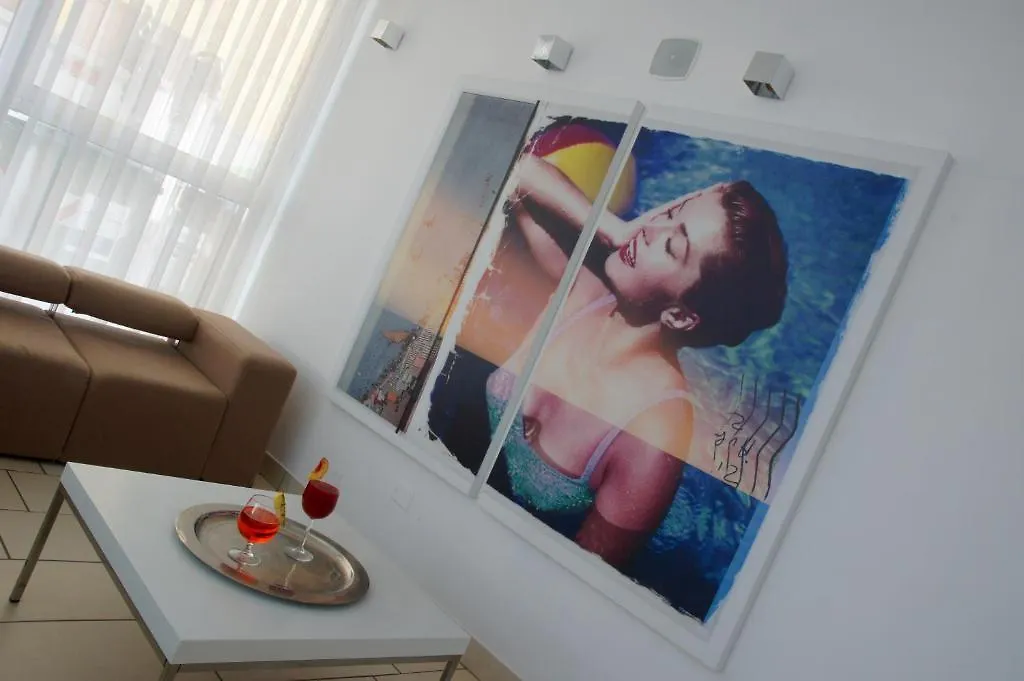 Color Mokambo Shore Family Hotel Cesenatico 3*,  Italia