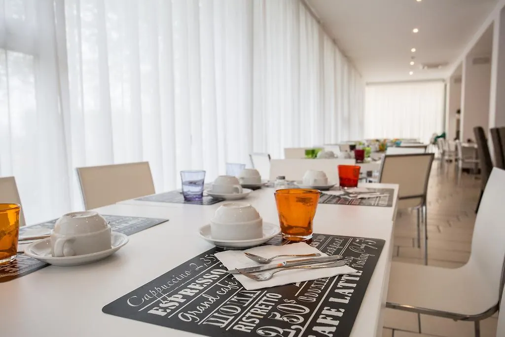 צ'סנטיקו Color Mokambo Shore Family Hotel